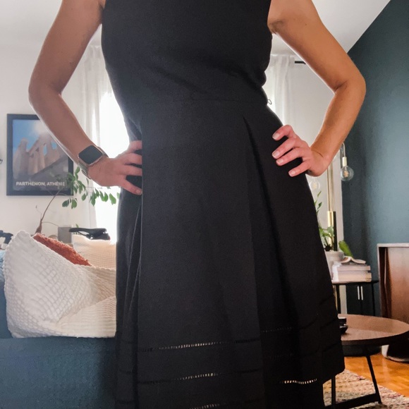 Perfect black dress - Picture 2 of 7